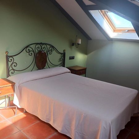 Hotel Restaurante Dona Elvira Nava del Rey 外观 照片