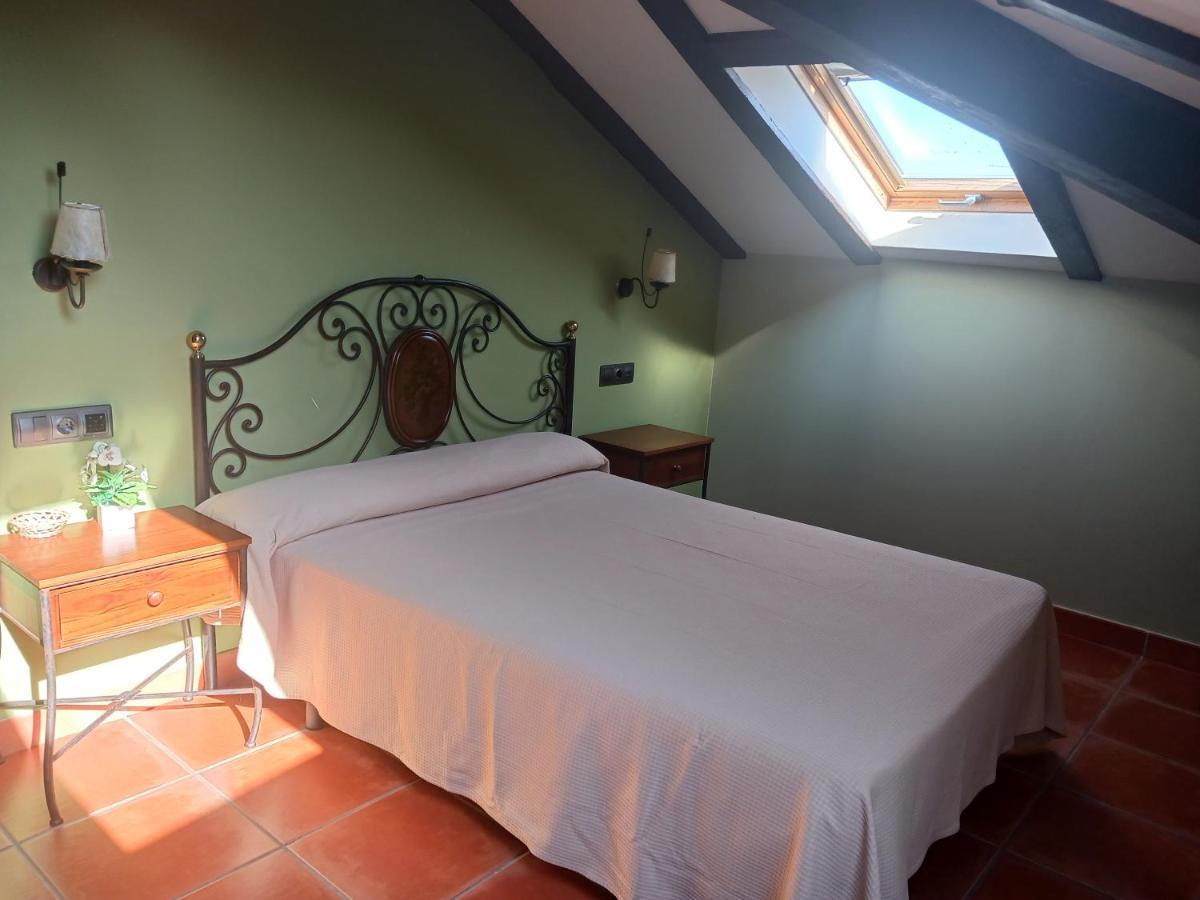 Hotel Restaurante Dona Elvira Nava del Rey 外观 照片
