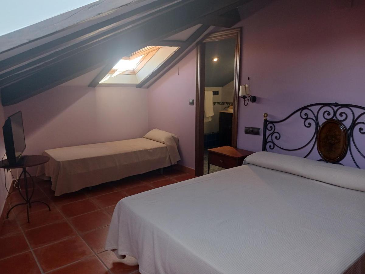 Hotel Restaurante Dona Elvira Nava del Rey 外观 照片