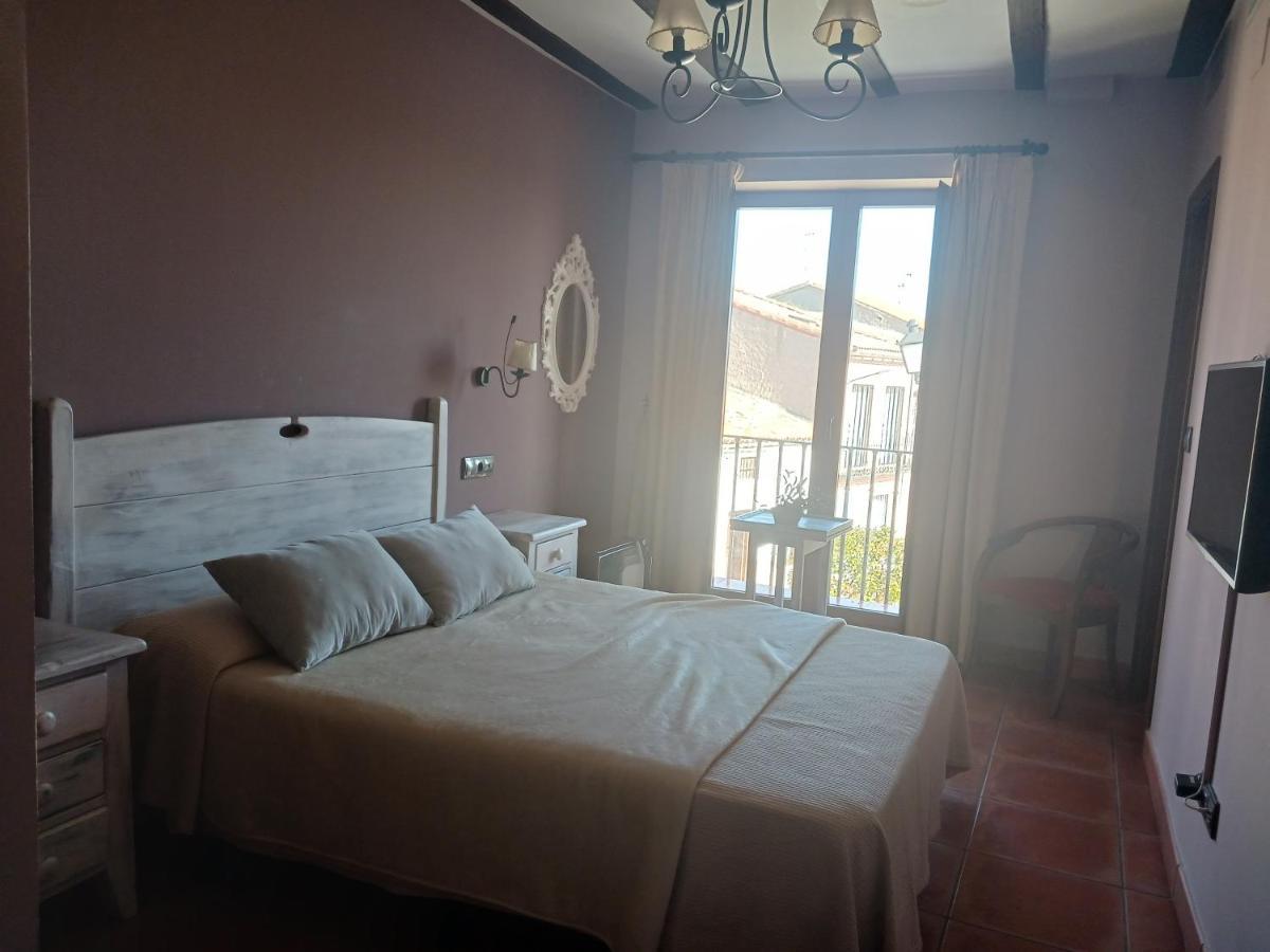 Hotel Restaurante Dona Elvira Nava del Rey 外观 照片