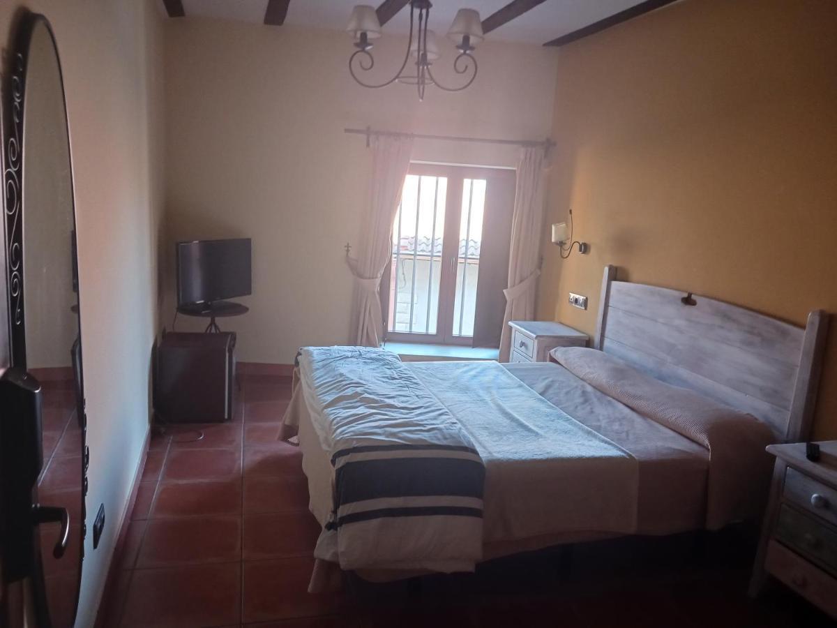 Hotel Restaurante Dona Elvira Nava del Rey 外观 照片
