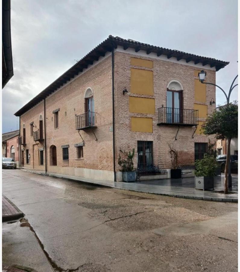 Hotel Restaurante Dona Elvira Nava del Rey 外观 照片