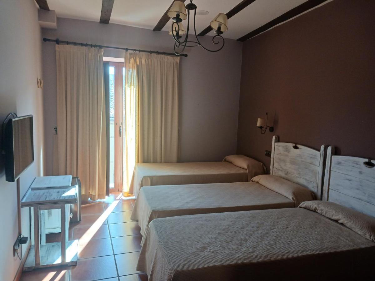 Hotel Restaurante Dona Elvira Nava del Rey 外观 照片