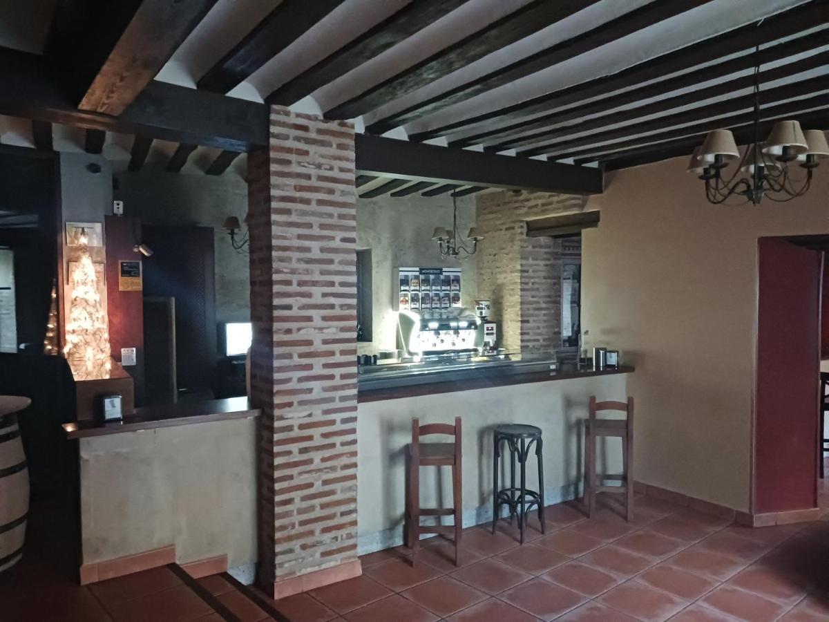 Hotel Restaurante Dona Elvira Nava del Rey 外观 照片